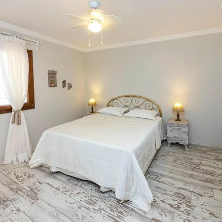 Enchanting House With Impressive Interior Design Surrounded By Nature In Bodrum Ciftlikkoy (Aegean)